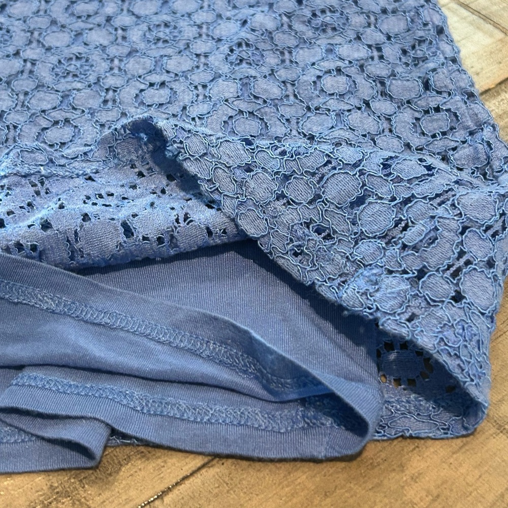 Banana Republic Lacey Blouse Crochet Like Overlay Pretty Periwinkle Size Medium - Picture 7 of 9